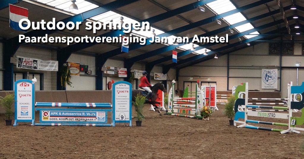Outdoor springen bij Paardensportvereniging Jan van Amstel