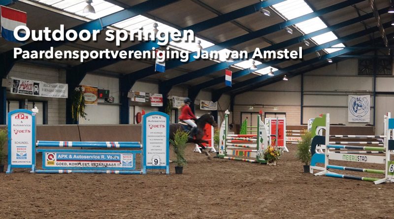 Outdoor springen bij Paardensportvereniging Jan van Amstel